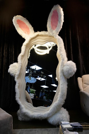 Lustro stojące BUNNY z oświetleniem LED 240x150 cm