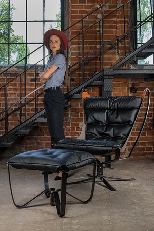 Fotel ARNI HIGH z podnóżkiem czarny - ekoskóra, stal szczotkowana